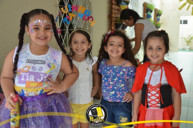 Carnaval Escola Brincando e Aprendendo (Tia Jú)